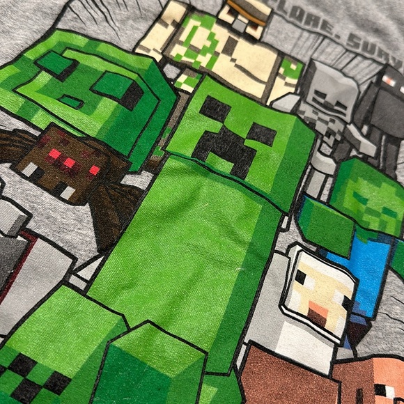 10/$10 Minecraft shirt size medium - Picture 2 of 3